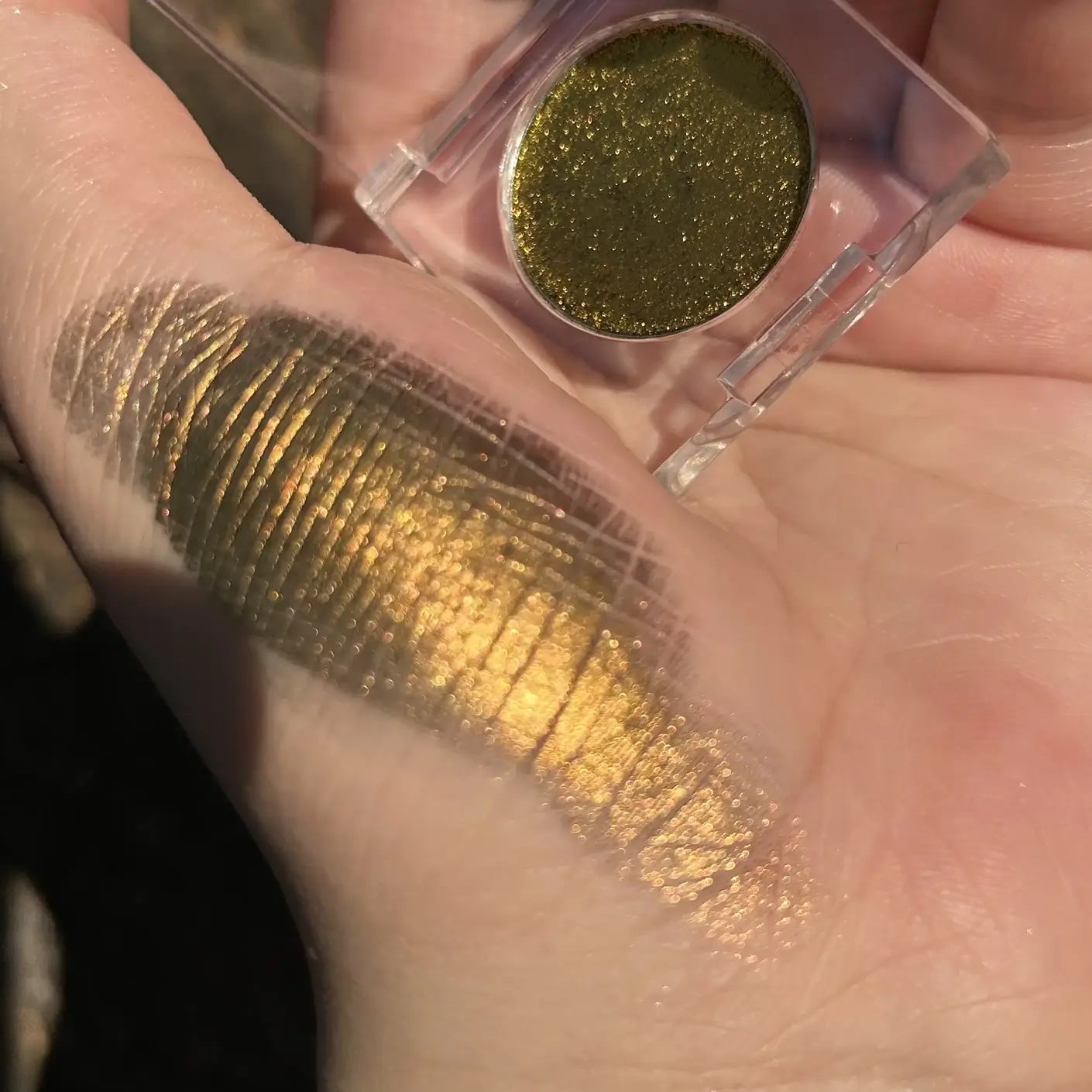 multichrome eyeshadow representative product photo 1