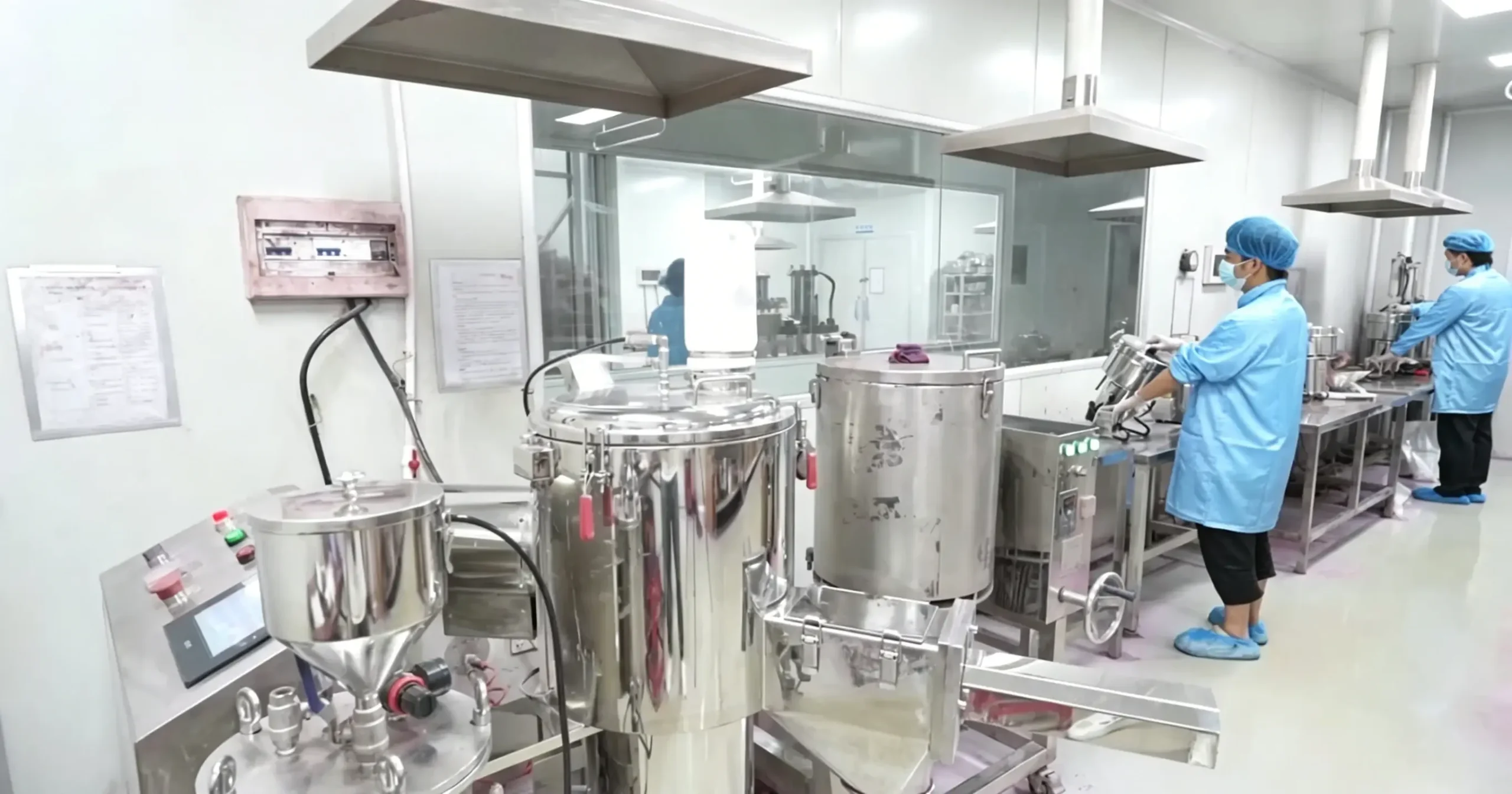 Eyeshadow manufacturing process after sample and packaging approval