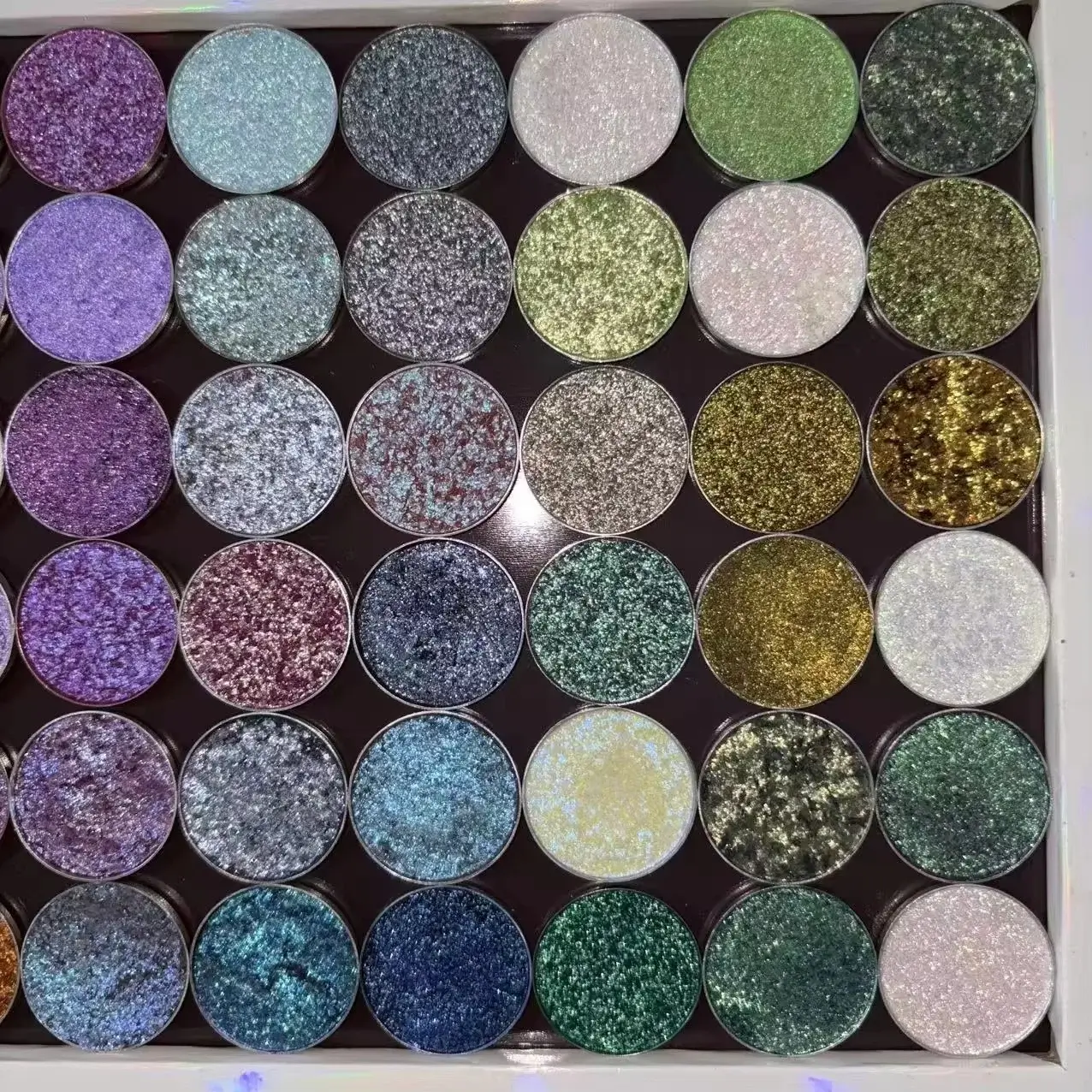 duochrome eyeshadow representative product photo 3
