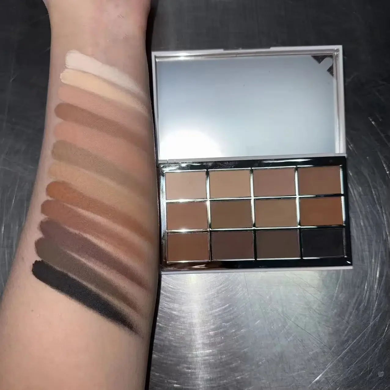matte eyeshadow representative product photo 4