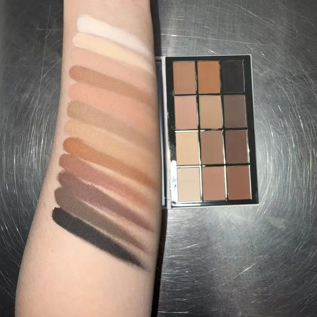 Matte eyeshadow palettes manufactured for beauty brands