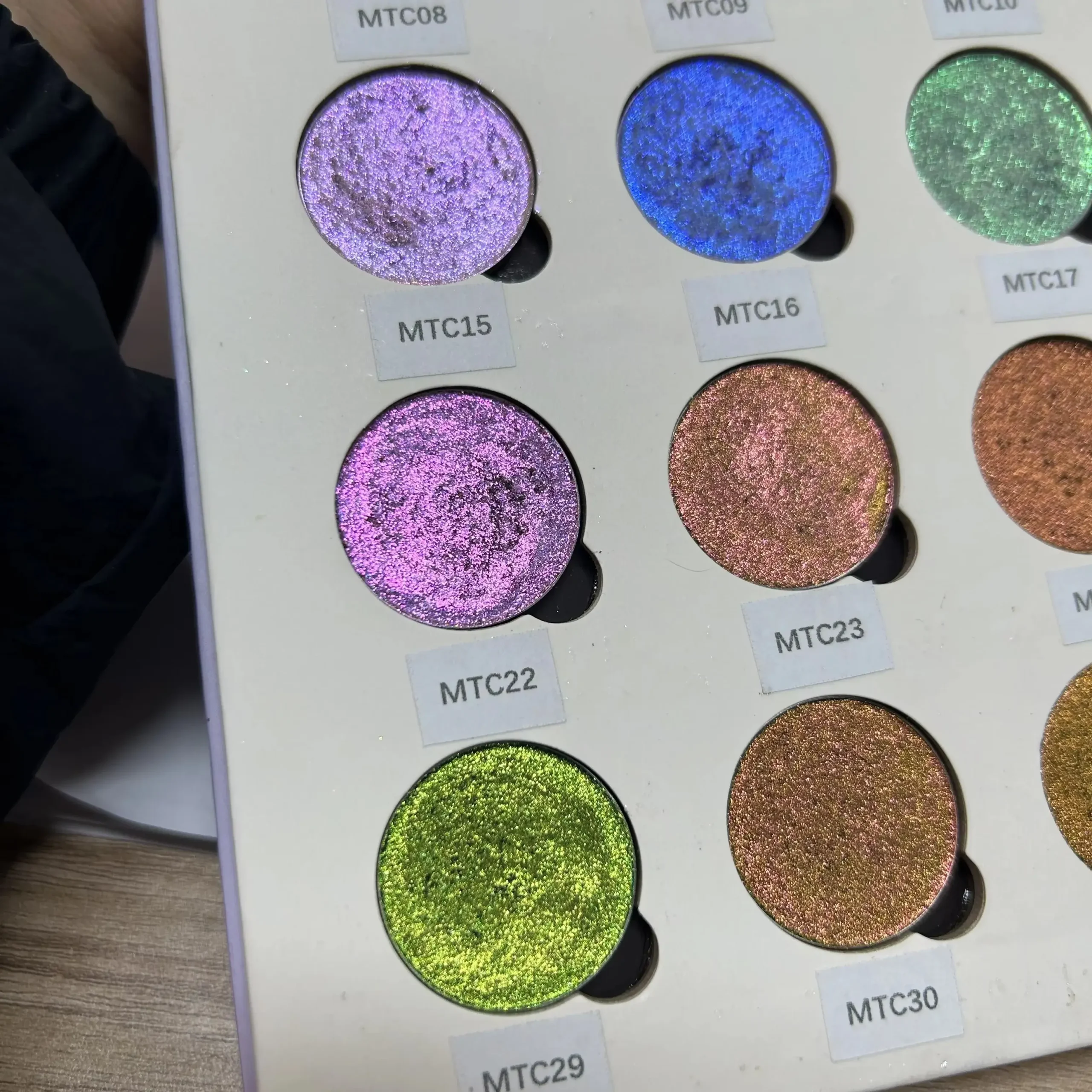 multichrome eyeshadow representative product photo 4