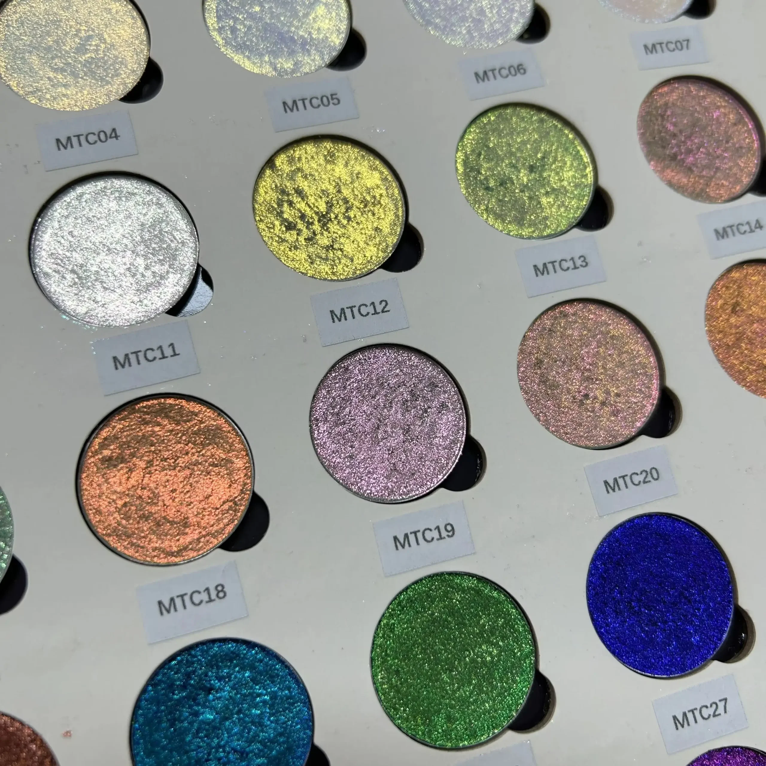 multichrome eyeshadow representative product photo 2