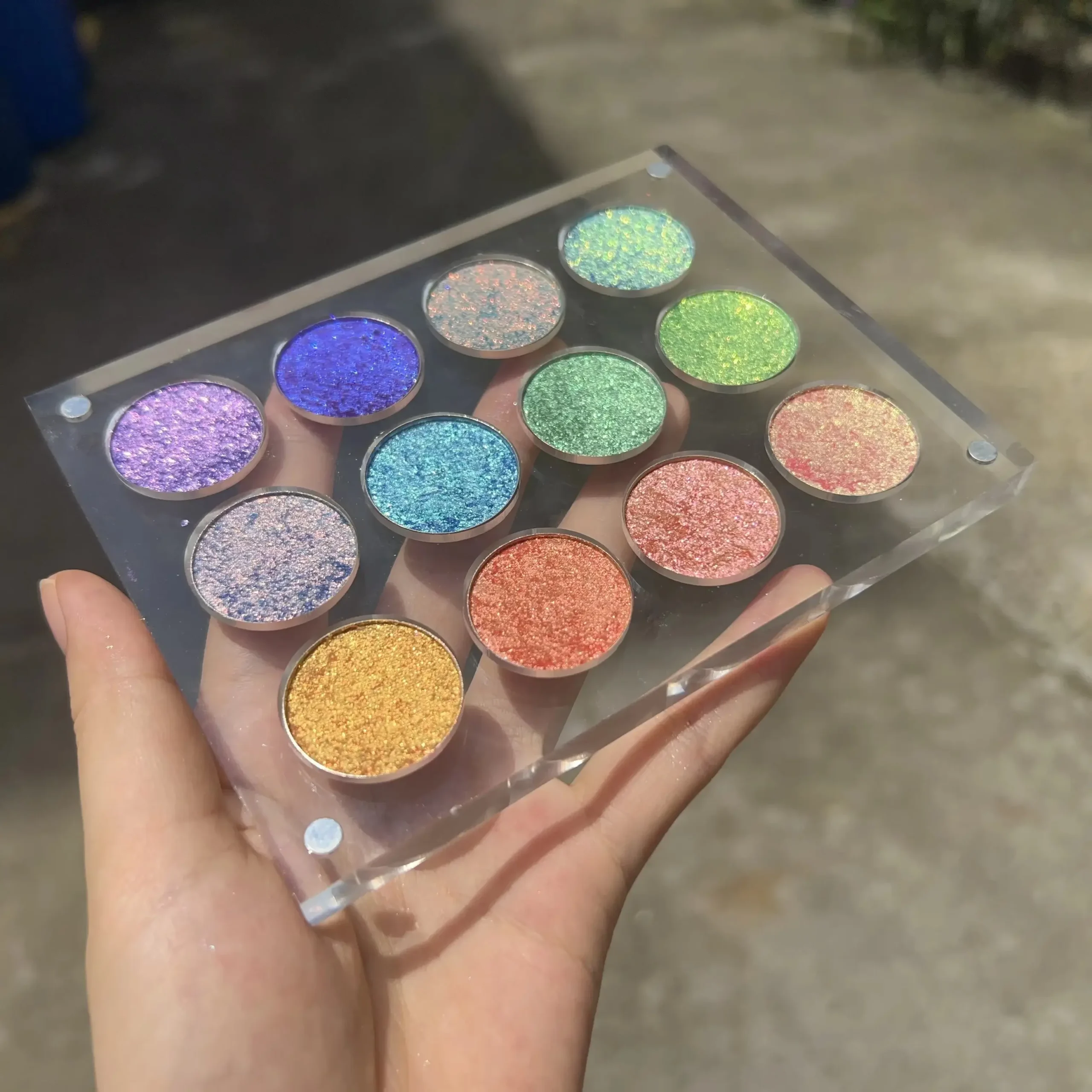 Multichrome eyeshadow manufacturer color shift product