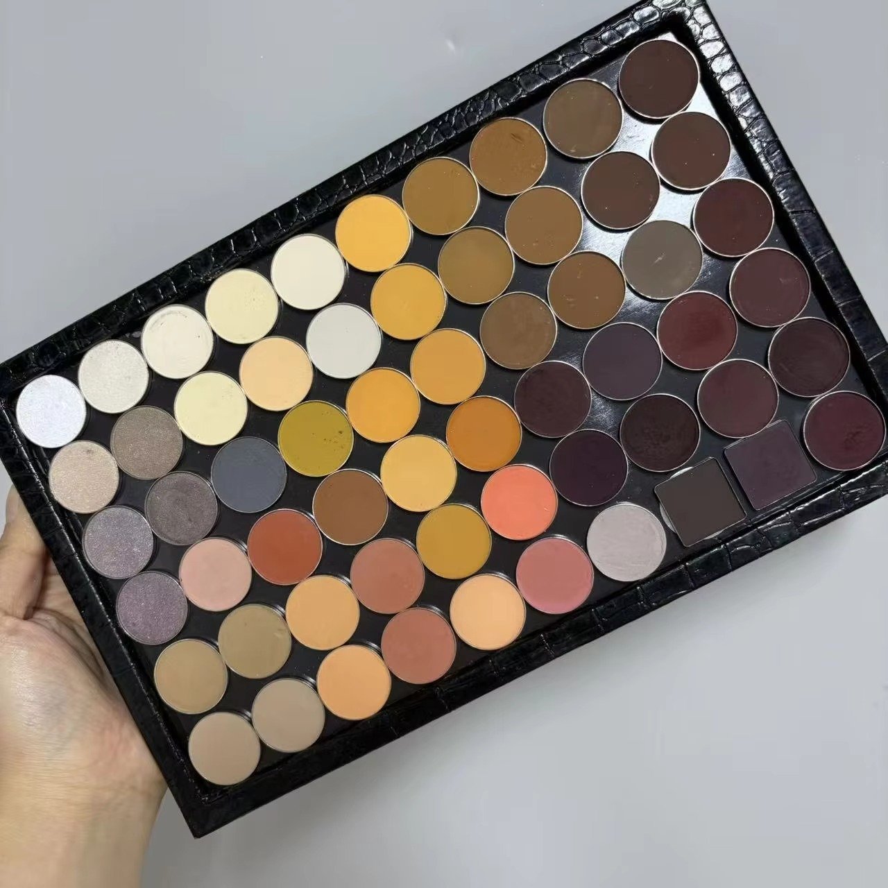 matte eyeshadow representative product photo 1